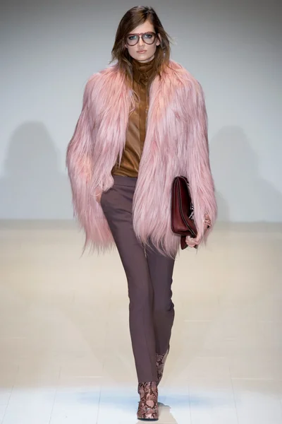 Look 13
